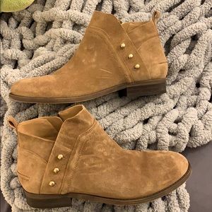 Low brown boots